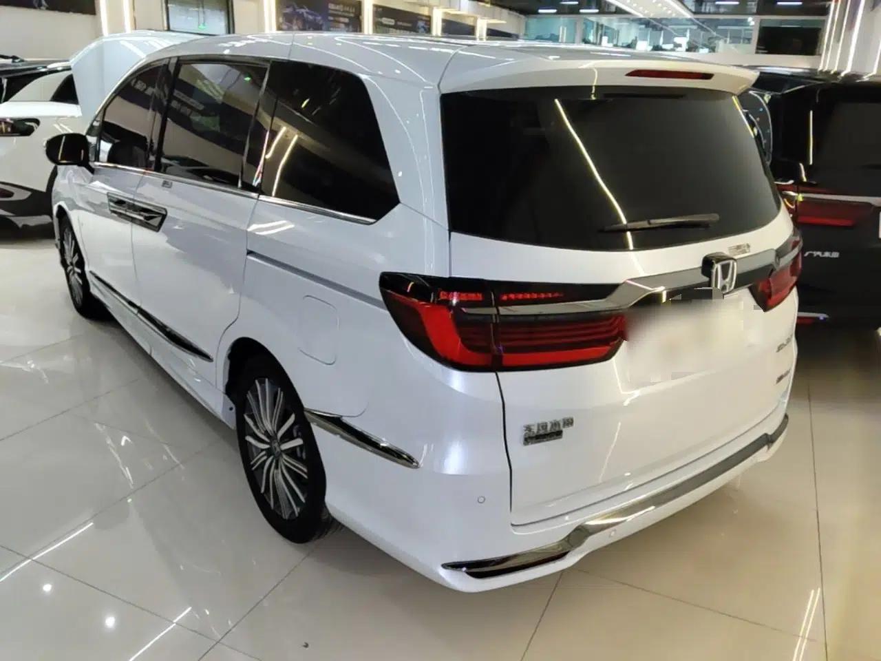 Honda Elysion 2024 2.0L eHEV Luxury Edition — миниатюра 4