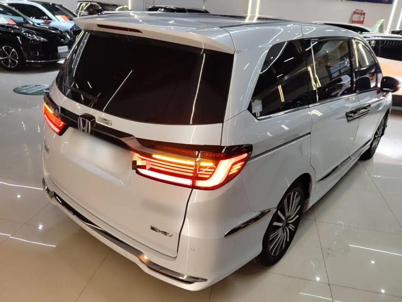 Honda Elysion 2024 2.0L eHEV Luxury Edition — миниатюра 6