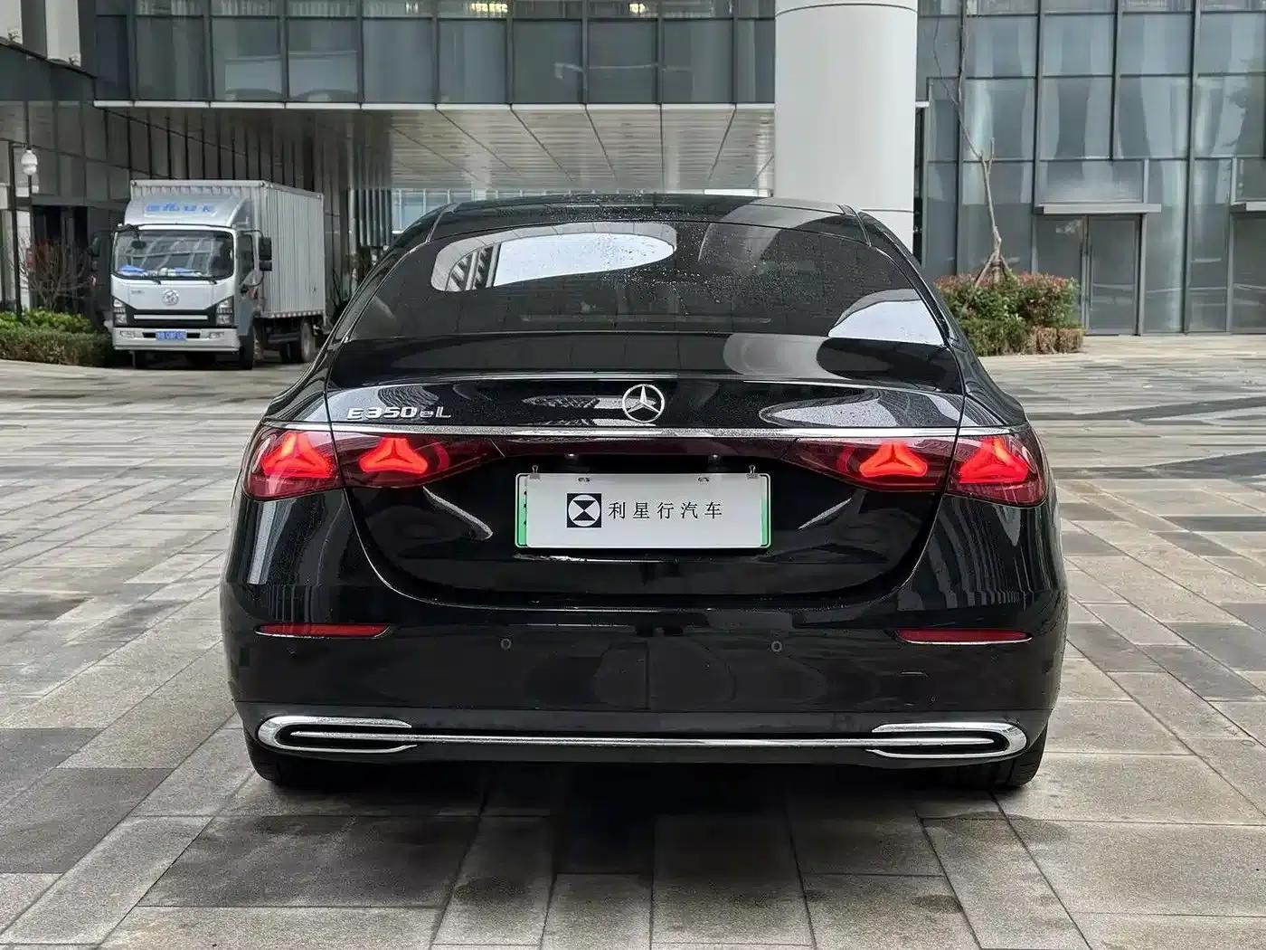 Mercedes-Benz E-Class PHEV 2024 E 350 e L Plug-in Hybrid Sedan — миниатюра 7