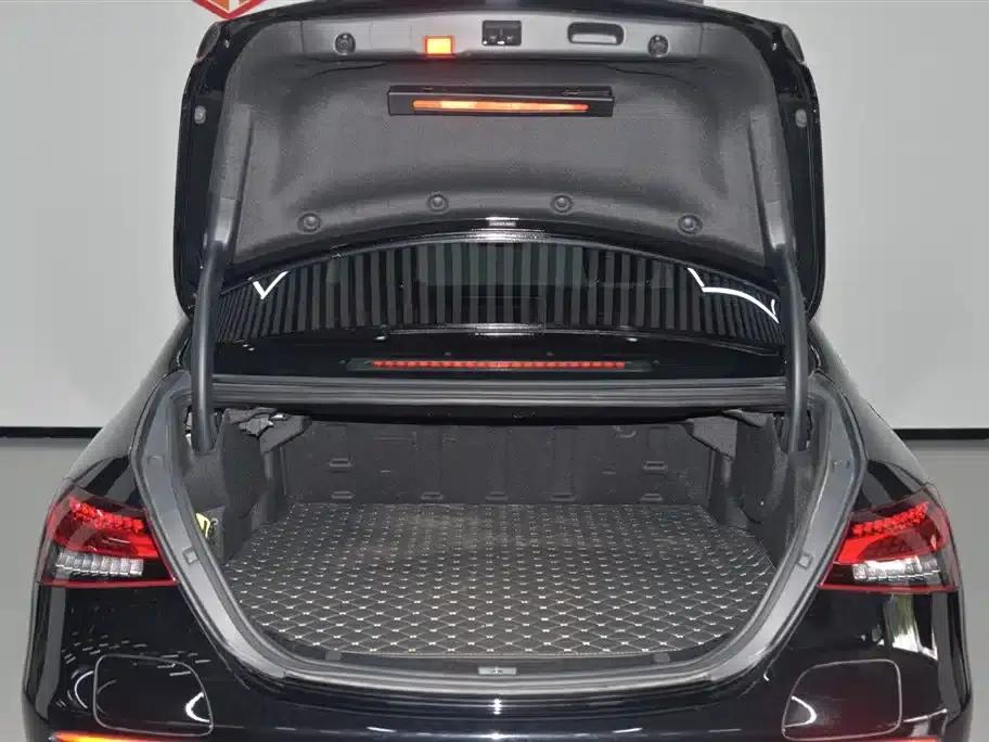 Mercedes-Benz E-Class PHEV 2023 E 350 e L Plug-in Hybrid Sports Sedan — миниатюра 21