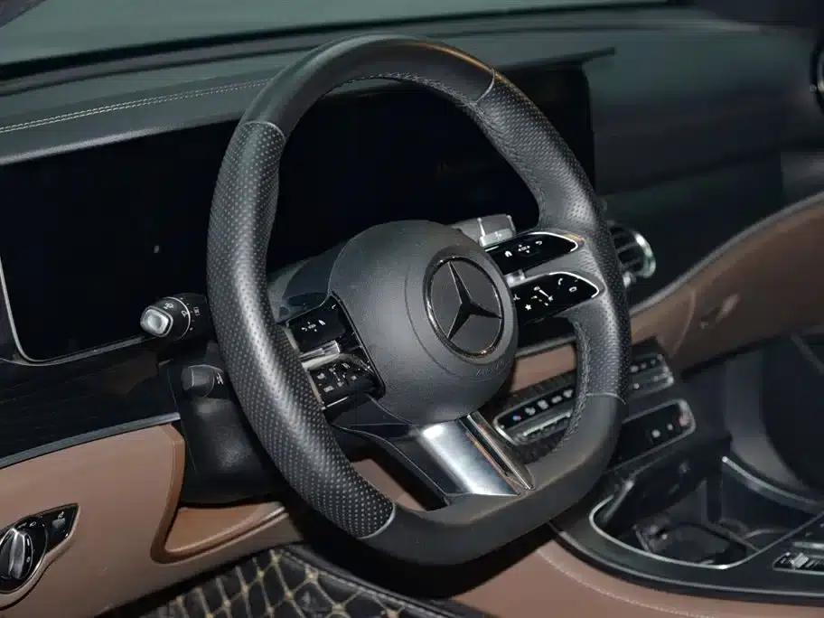 Mercedes-Benz E-Class PHEV 2023 E 350 e L Plug-in Hybrid Sports Sedan — миниатюра 8