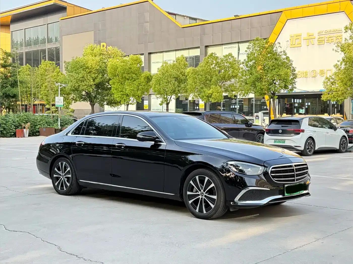 Mercedes-Benz E-Class PHEV 2022 E 350 e L Plug-in Hybrid Sedan — миниатюра 3