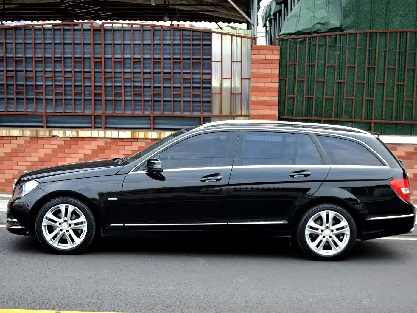 Imported Mercedes-Benz C-Class 2011 C 200 Fashion Touring Edition — миниатюра 3