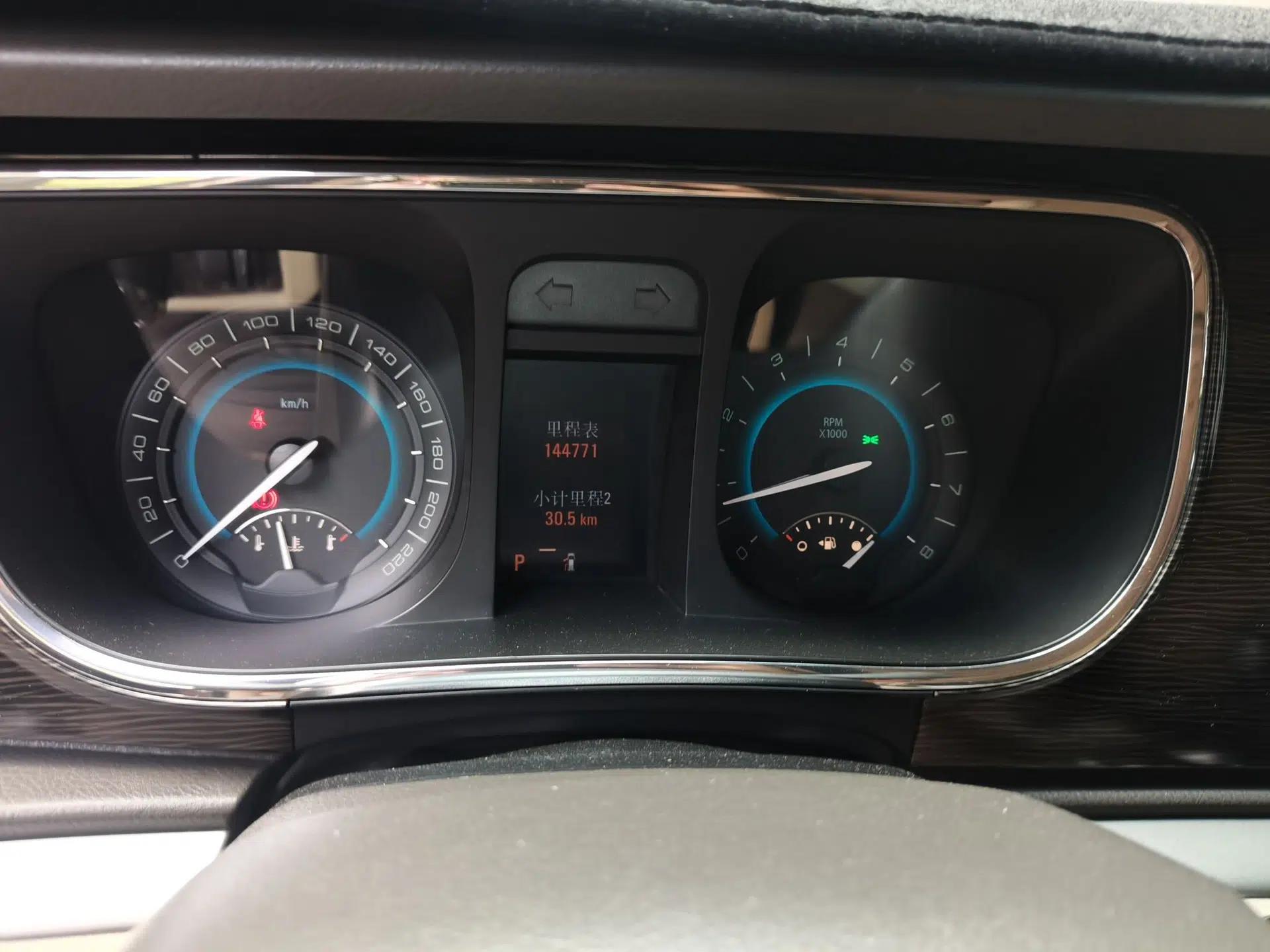Buick GL8 2011 2.4L LT Luxury Business Executive Edition — миниатюра 12