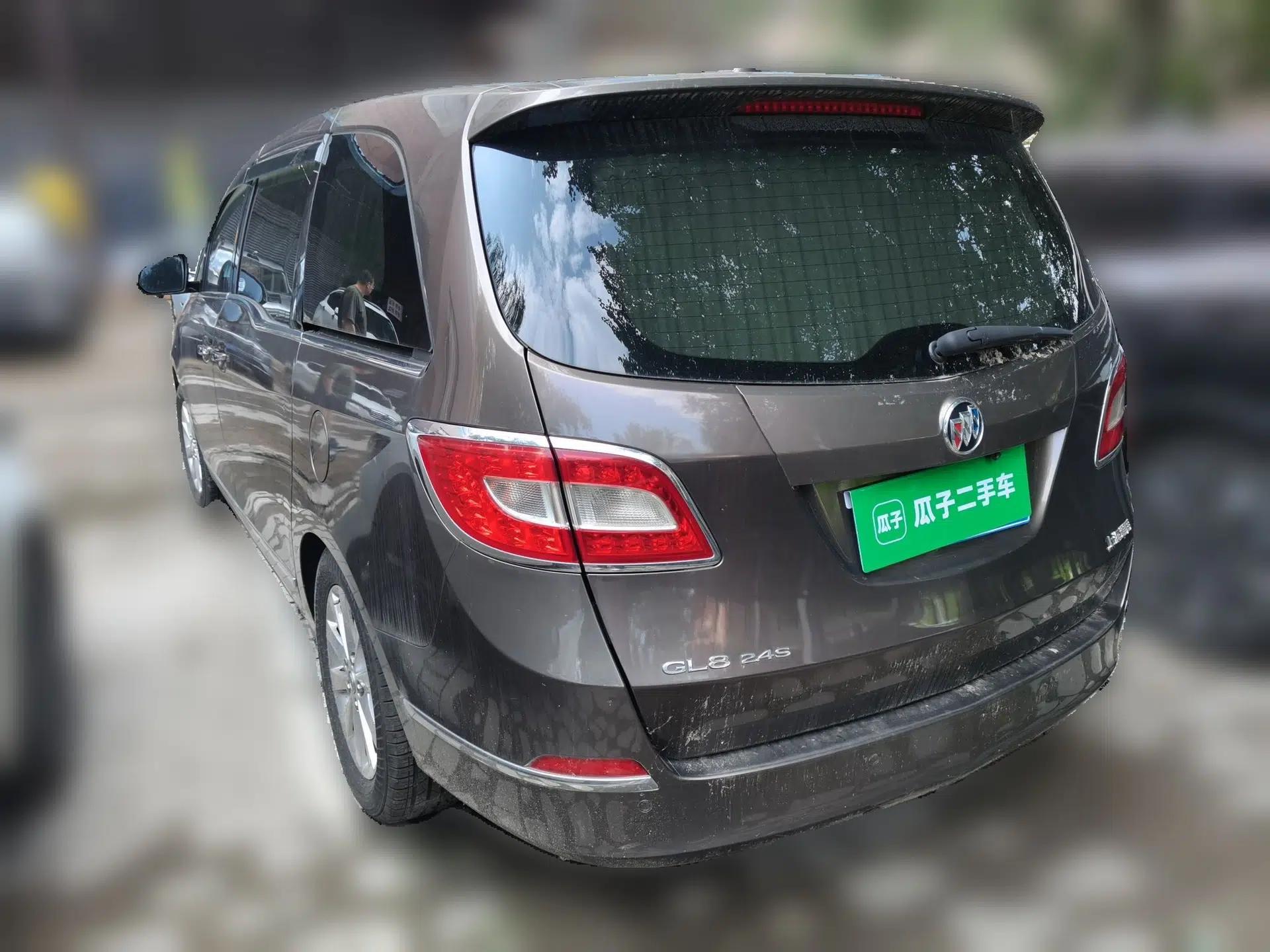Buick GL8 2011 2.4L LT Luxury Business Executive Edition — миниатюра 4