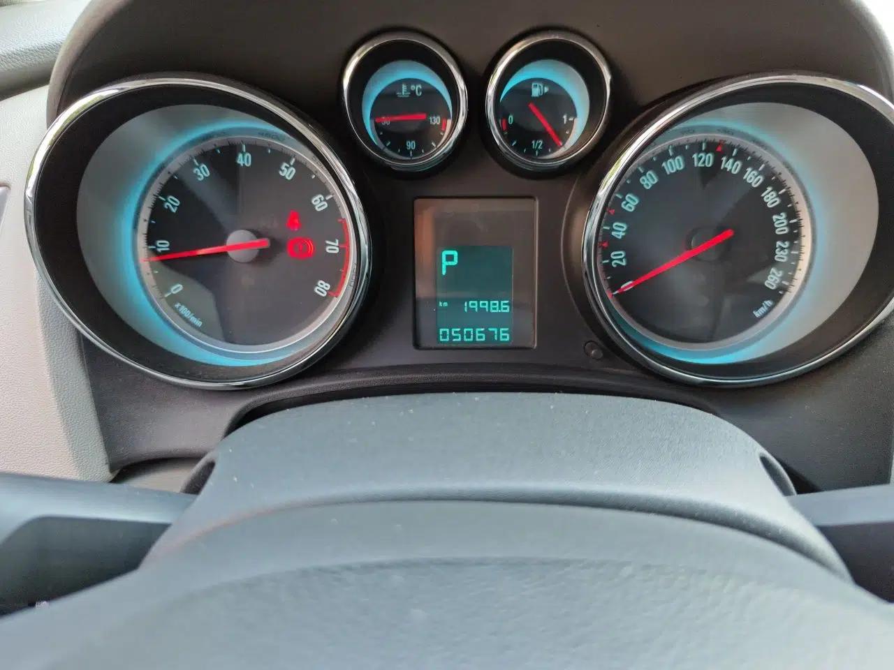 Buick GT 2013 XT 1.6L Automatic Fashion Edition — миниатюра 12