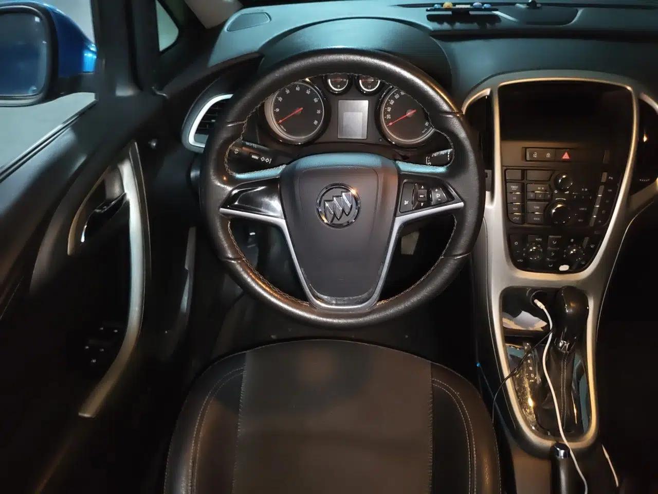 Buick GT 2010 XT 1.8L Automatic Fashion Edition — миниатюра 10