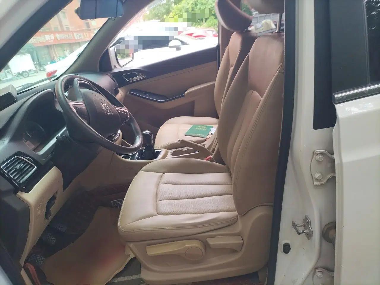 Baojun 730 2014 1.5L manual Comfort version 7 seats — миниатюра 15