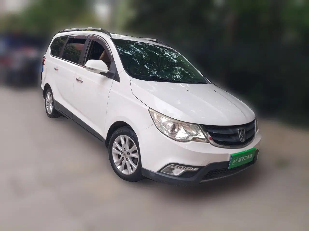 Baojun 730 2014 1.5L manual Comfort version 7 seats — миниатюра 3
