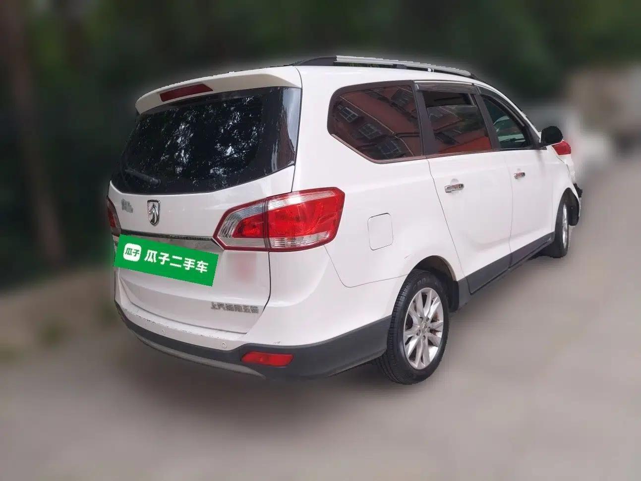 Baojun 730 2014 1.5L manual Comfort version 7 seats — миниатюра 6