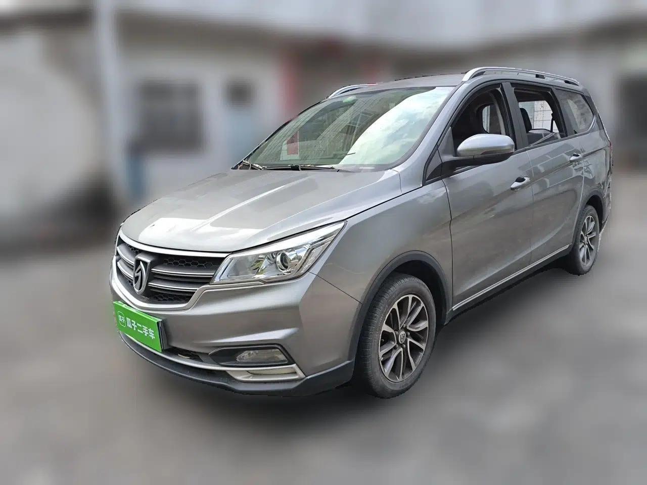 Baojun 730 2017 1.5T Manual Fashion Version 7 Seats China V Emission Standard — миниатюра 1