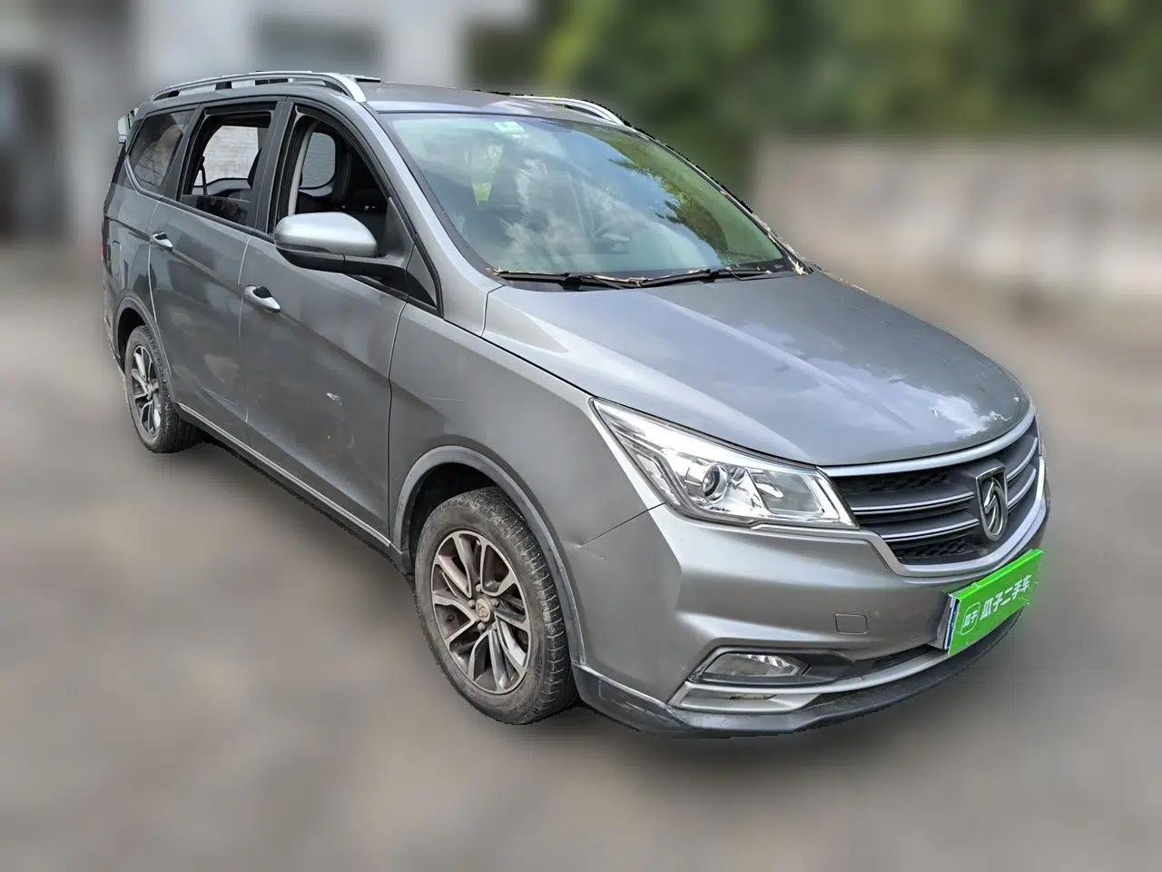 Baojun 730 2017 1.5T Manual Fashion Version 7 Seats China V Emission Standard — миниатюра 3