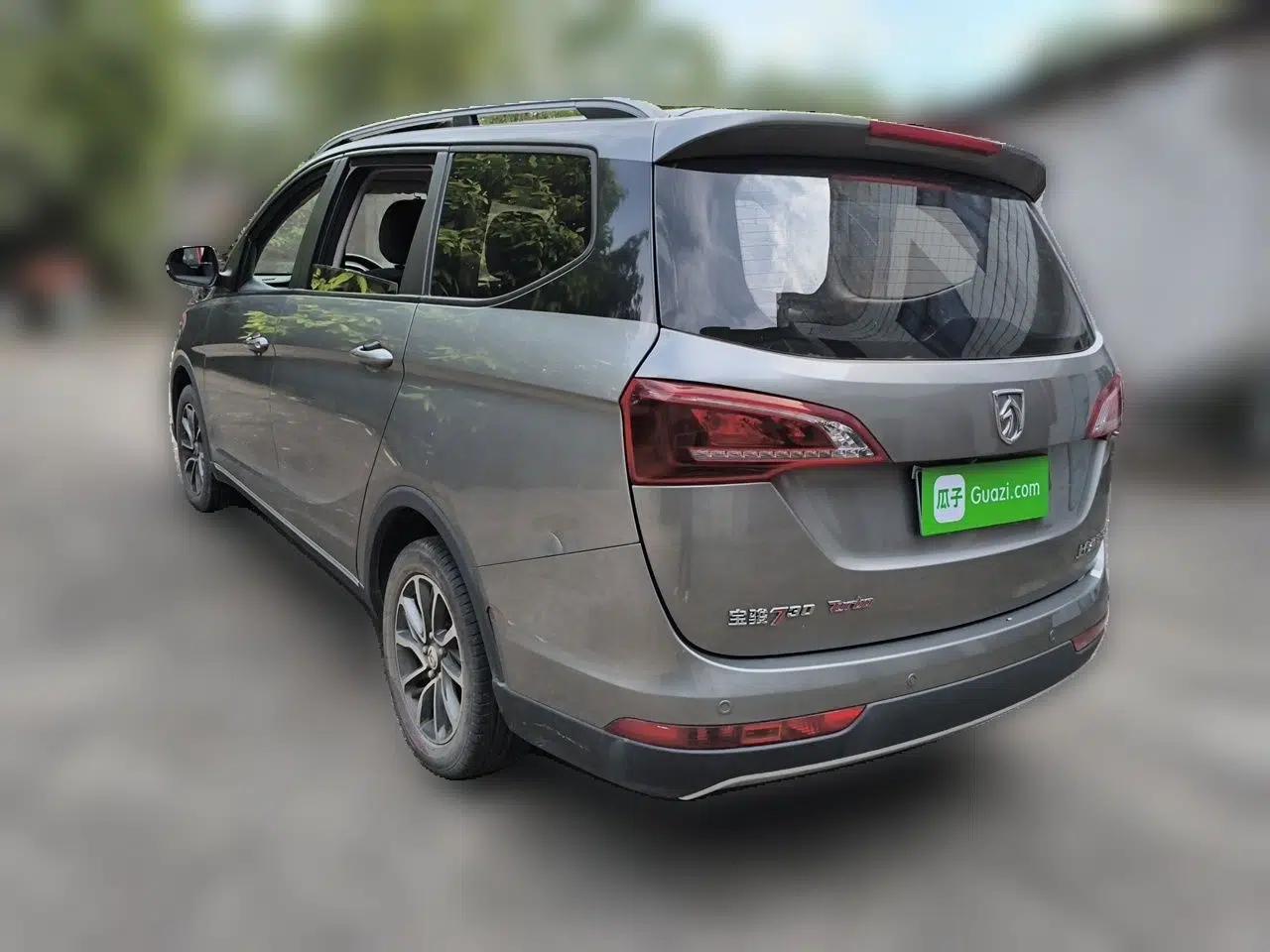 Baojun 730 2017 1.5T Manual Fashion Version 7 Seats China V Emission Standard — миниатюра 4