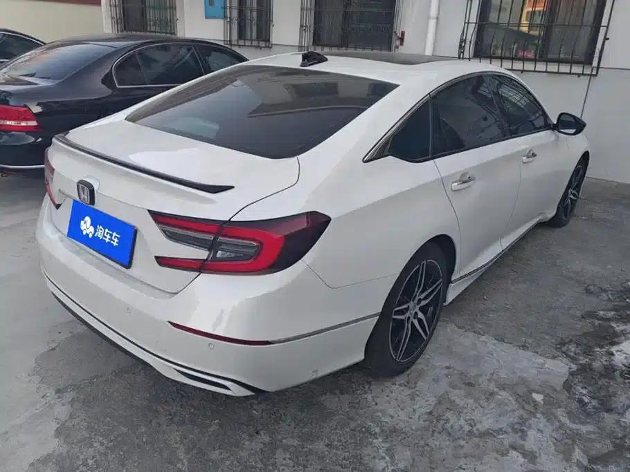 2022 Honda Accord Hybrid 2.0L Phantom Night Edition — миниатюра 3