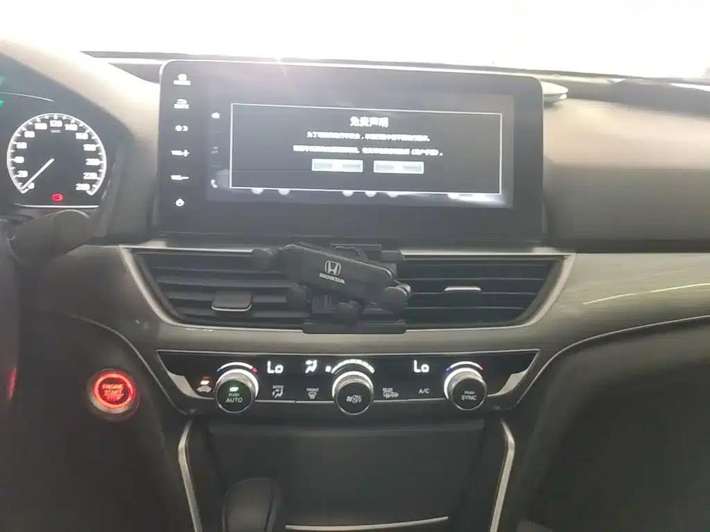 2022 Honda Accord 260TURBO Luxury Edition — миниатюра 13