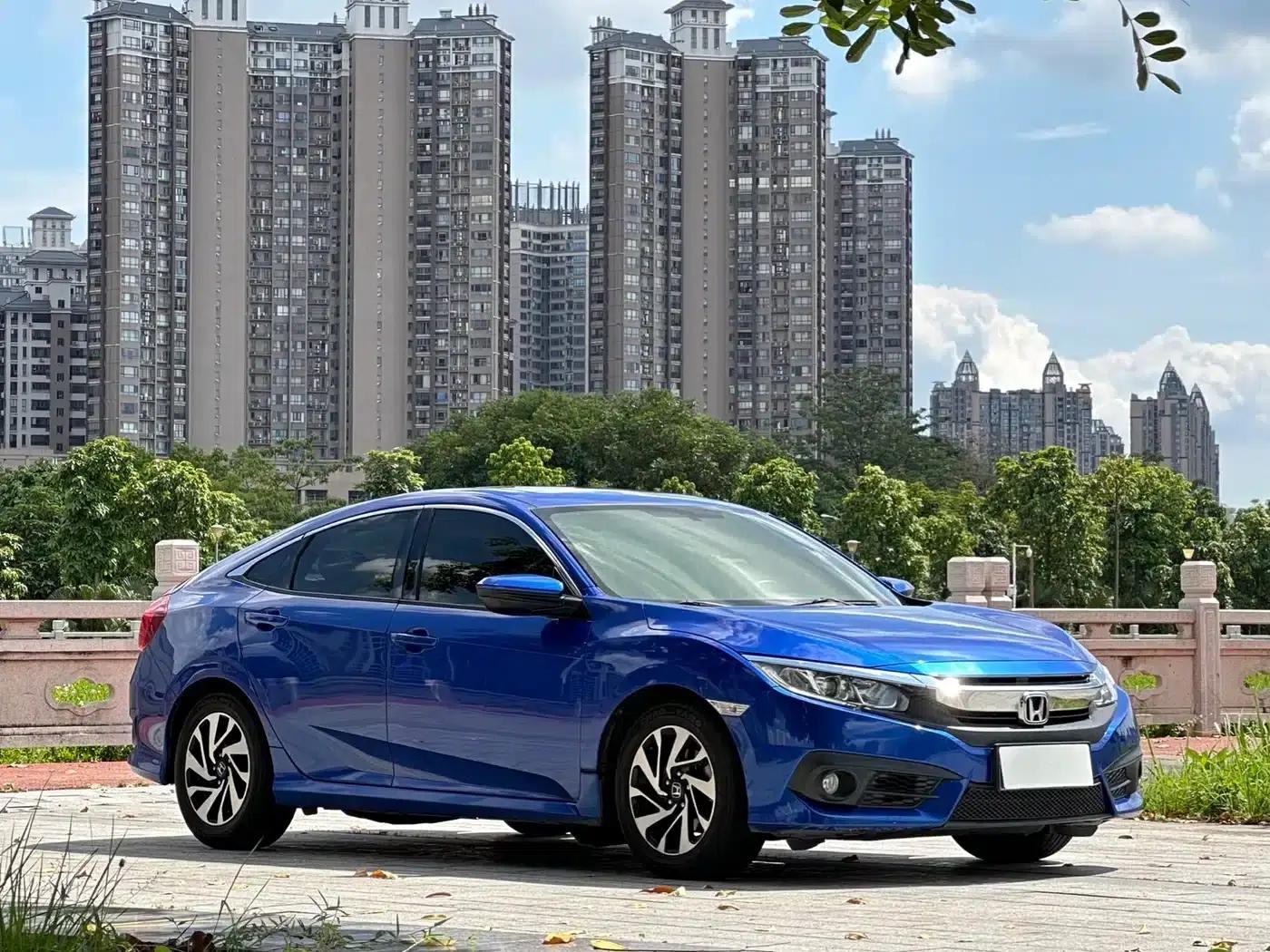 2016 Civic 220TURBO CVT Luxury Edition — миниатюра 3