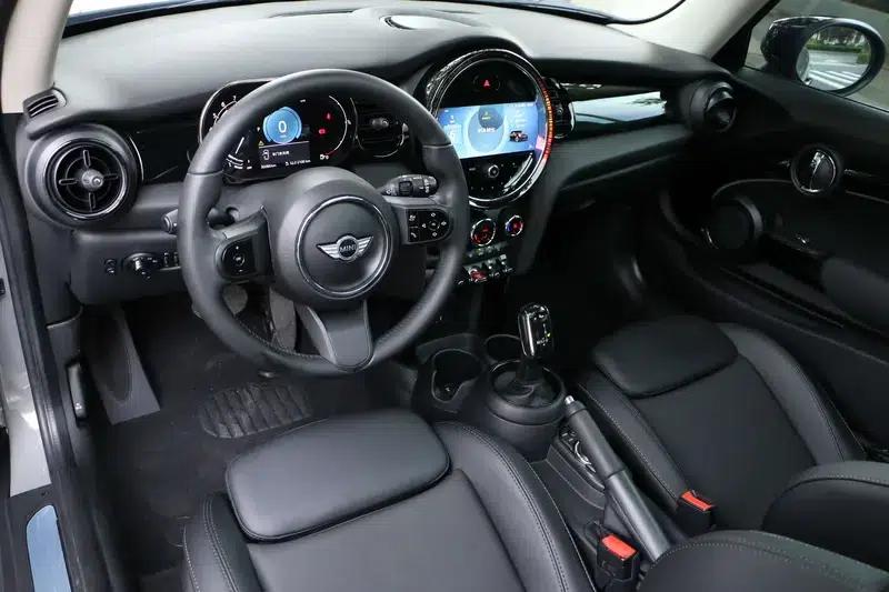 MINI 2022 Facelift 1.5T COOPER Classic — миниатюра 19