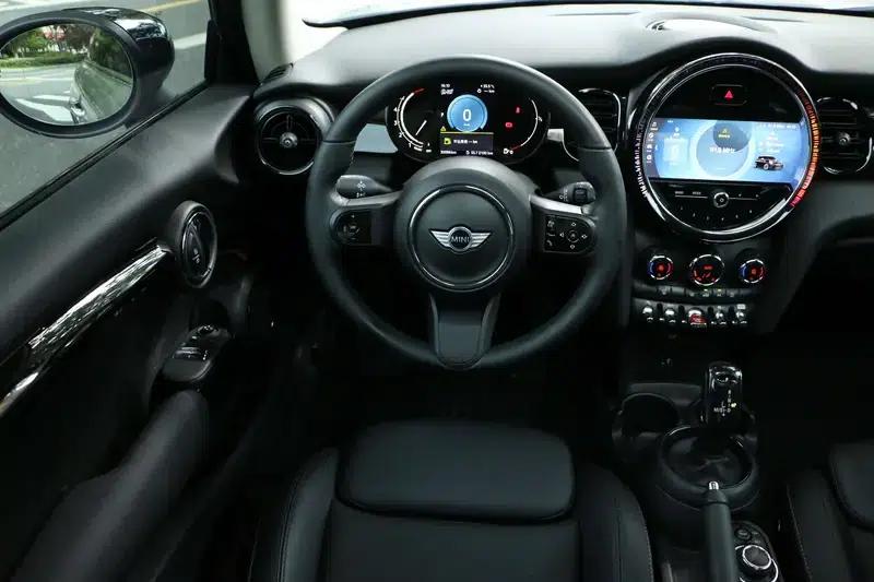 MINI 2022 Facelift 1.5T COOPER Classic — миниатюра 24