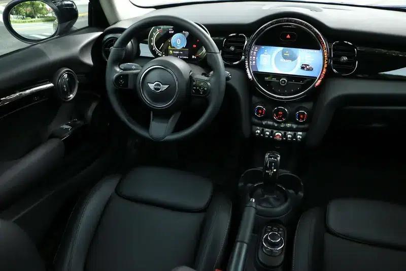 MINI 2022 Facelift 1.5T COOPER Classic — миниатюра 27
