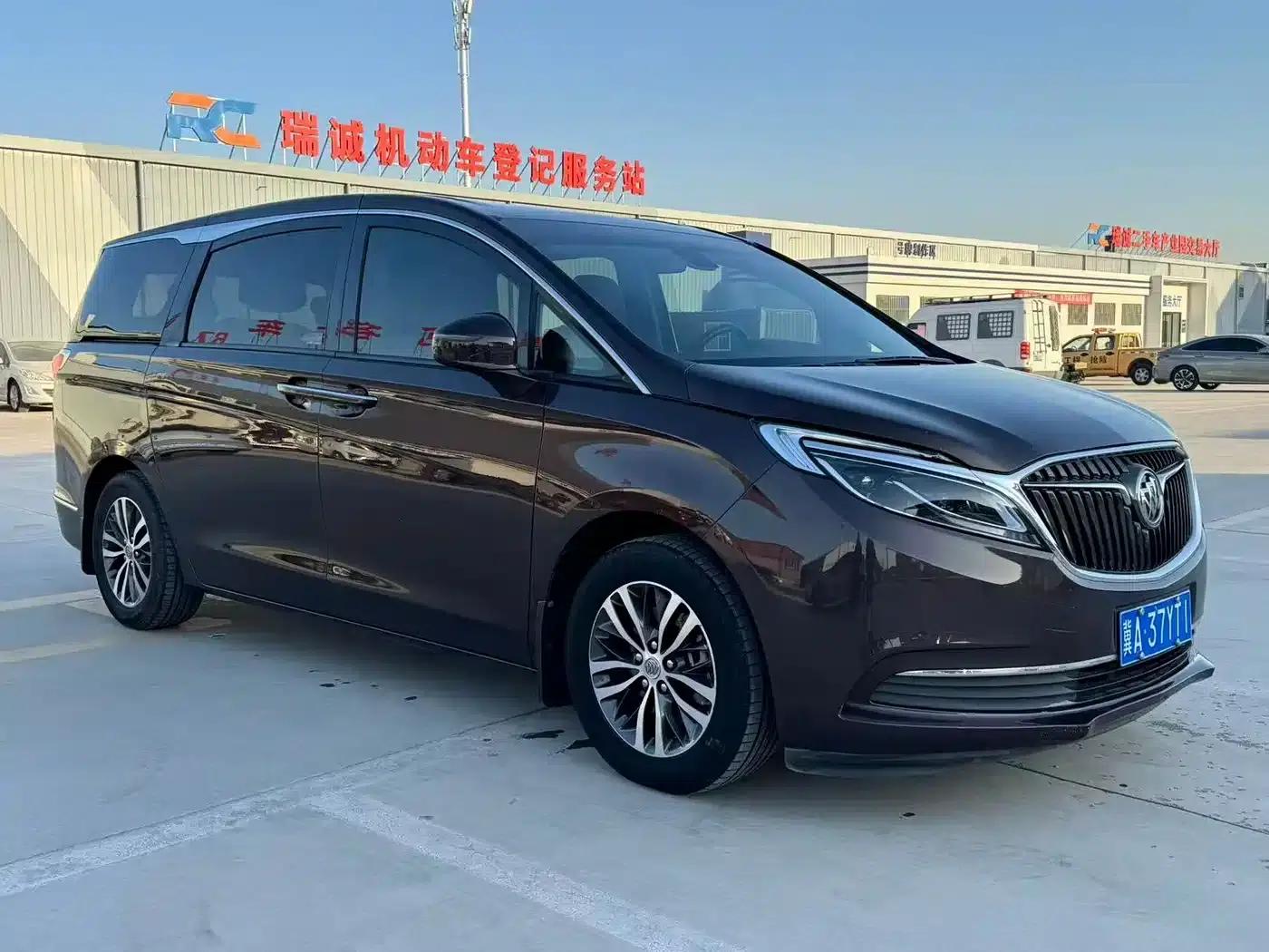 Buick GL8 2017 ES 28T Luxury Edition (National V Emission Standard) — миниатюра 3