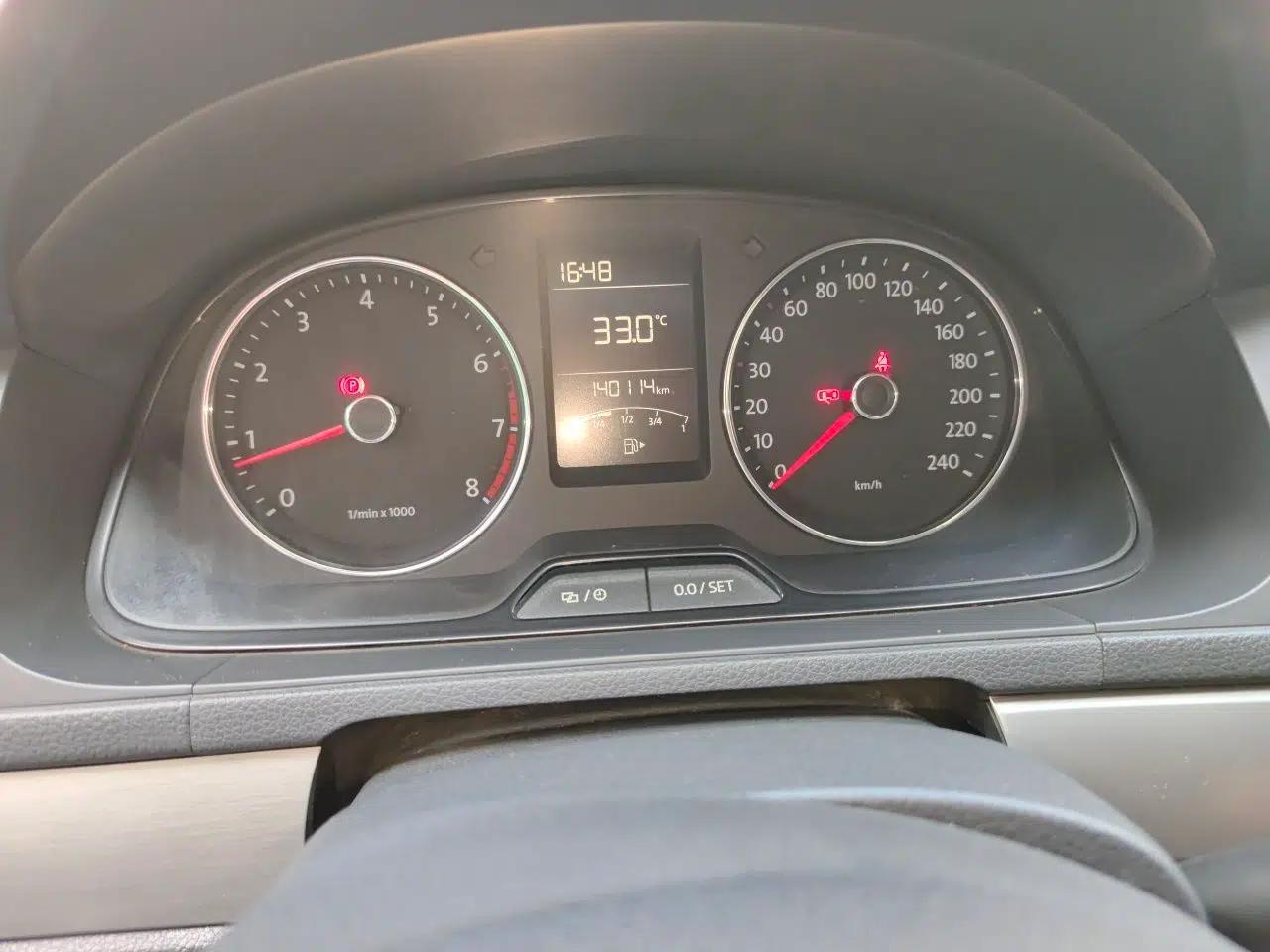Volkswagen Lavida 2013 Restyled Classic 1.6L Manual Comfort Edition — миниатюра 11