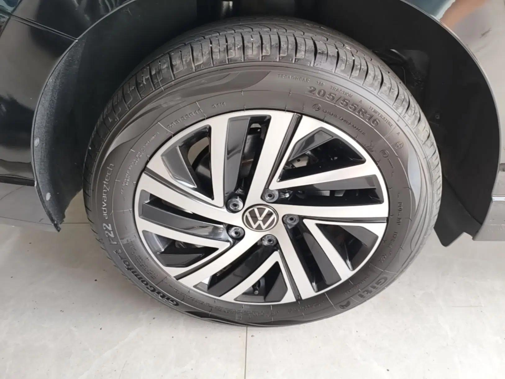 Volkswagen Lavida 2024 1.5L Automatic Starry Sky 5 Million Edition — миниатюра 11