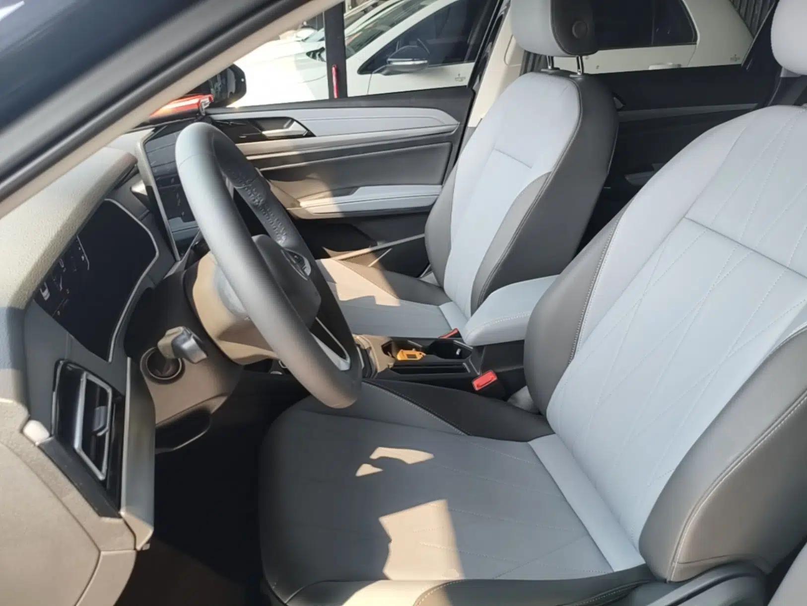 Volkswagen Lavida 2024 1.5L Automatic Starry Sky 5 Million Edition — миниатюра 17
