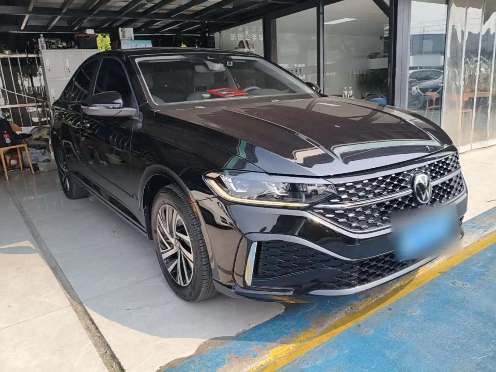 Volkswagen Lavida 2024 1.5L Automatic Starry Sky 5 Million Edition — миниатюра 3