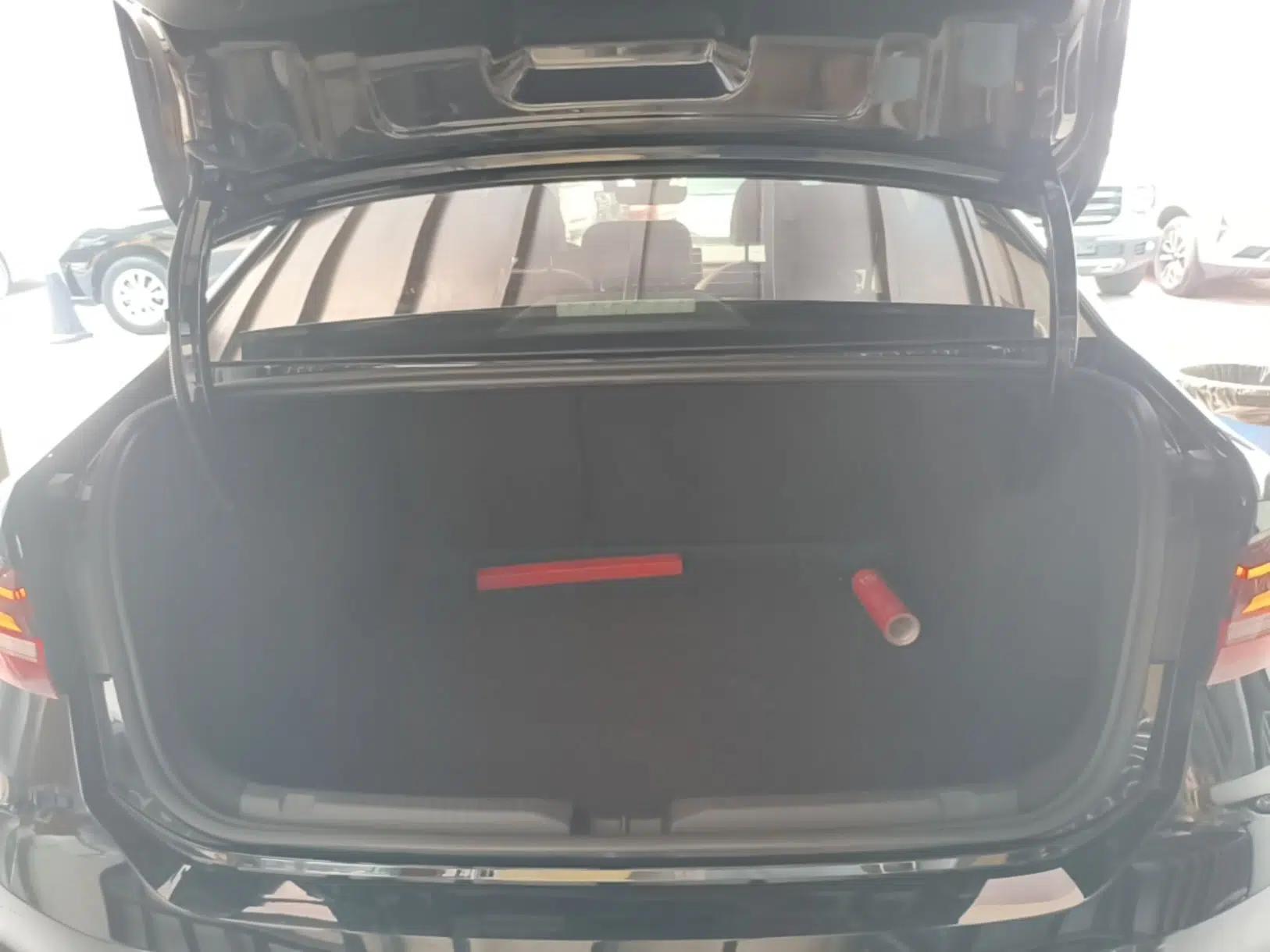Volkswagen Lavida 2024 1.5L Automatic Starry Sky 5 Million Edition — миниатюра 22