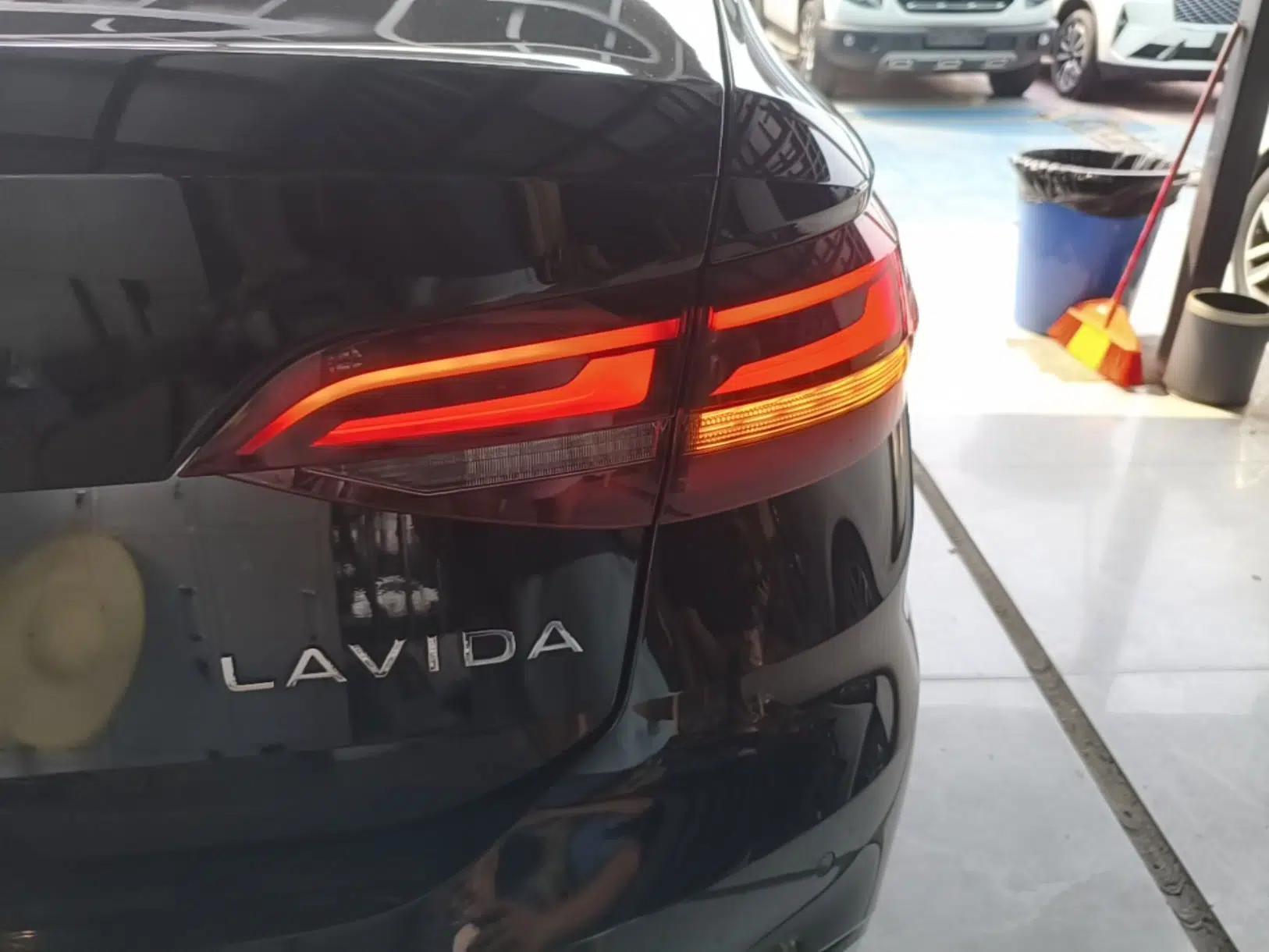 Volkswagen Lavida 2024 1.5L Automatic Starry Sky 5 Million Edition — миниатюра 9