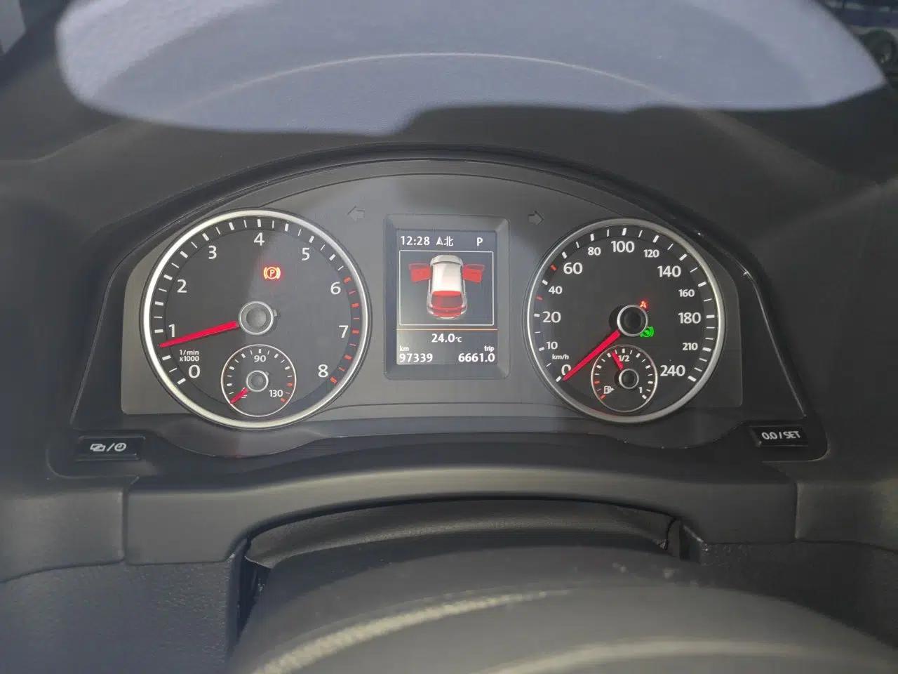 Volkswagen Tiguan 2015 1.8TSI Automatic All-Wheel-Drive Luxury Model — миниатюра 11