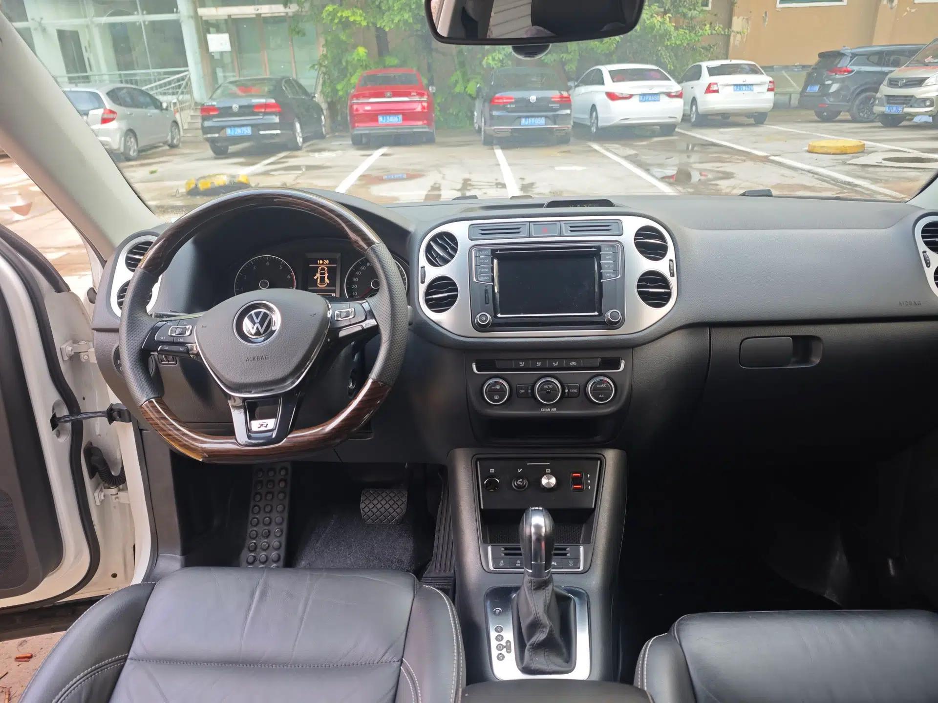 Volkswagen Tiguan 2016 280TSI Automatic Two-Wheel Drive Silk Road Comfort Edition — миниатюра 12