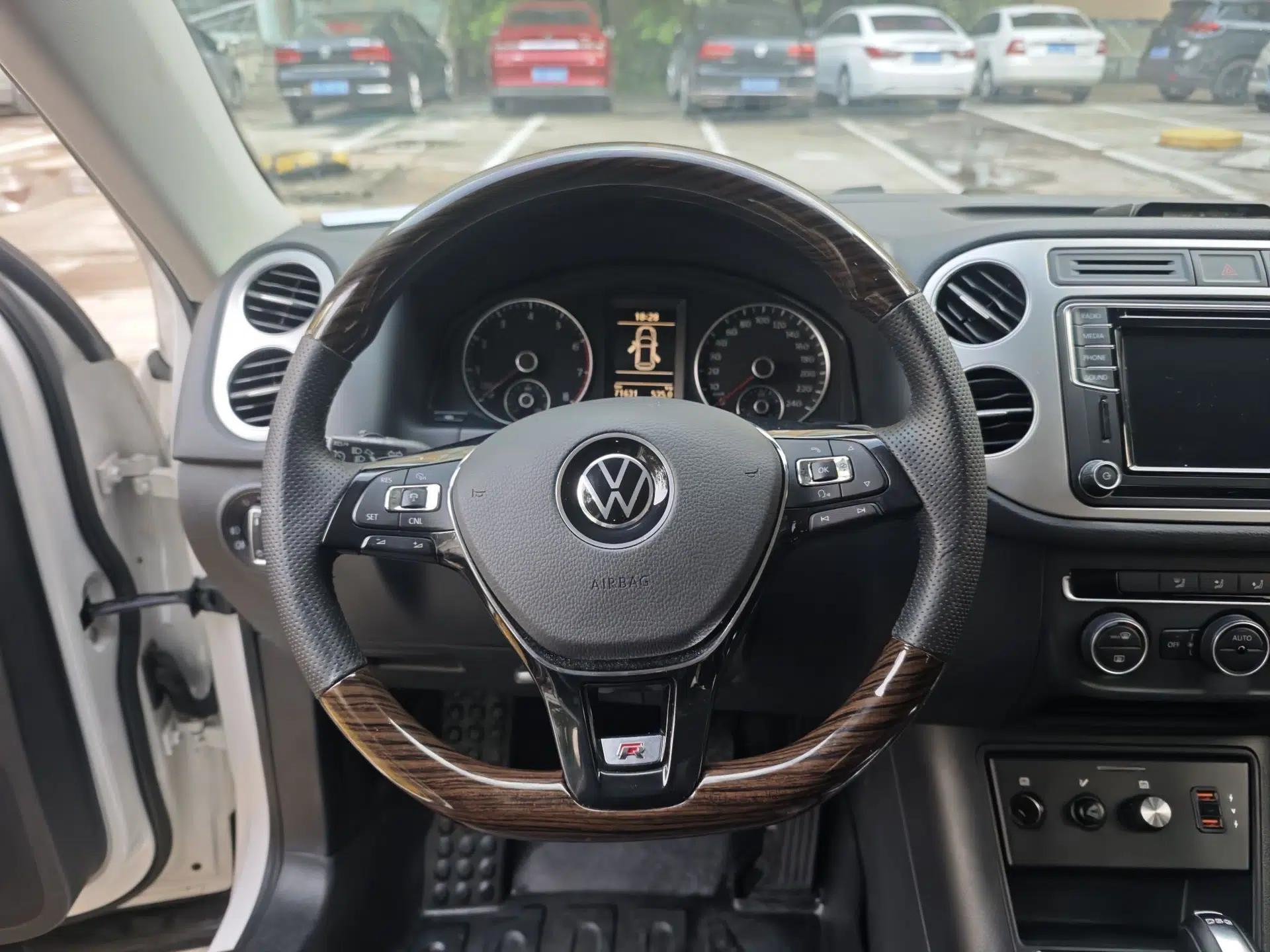 Volkswagen Tiguan 2016 280TSI Automatic Two-Wheel Drive Silk Road Comfort Edition — миниатюра 13