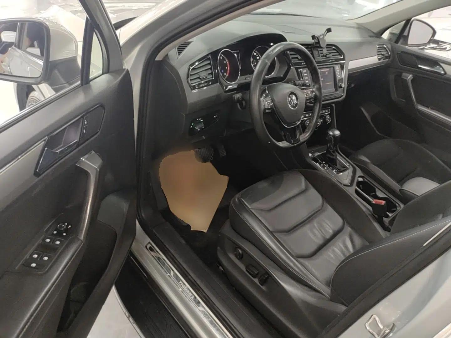 Volkswagen Tiguan L 2017 330TSI Automatic Two-Wheel Drive Luxury Edition — миниатюра 18