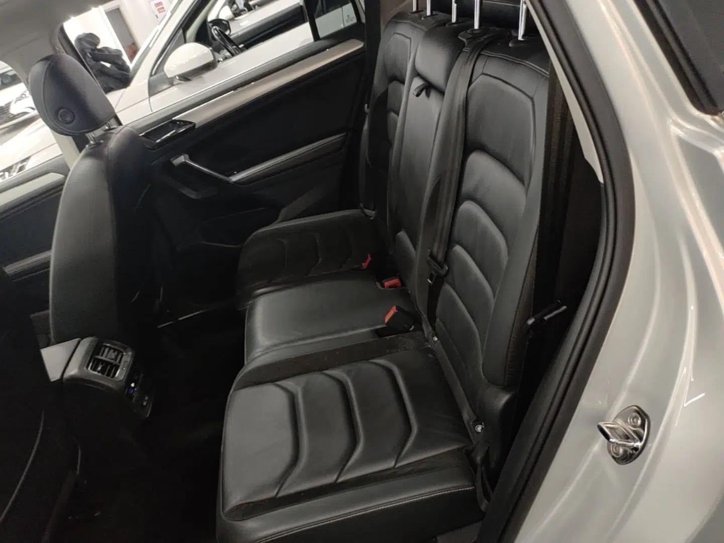 Volkswagen Tiguan L 2017 330TSI Automatic Two-Wheel Drive Luxury Edition — миниатюра 20