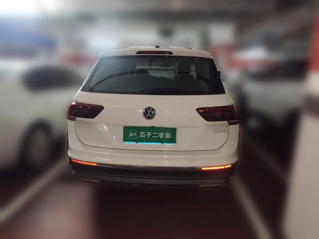 Volkswagen Tiguan L 2017 380TSI Automatic All-Wheel-Drive Luxury Edition — миниатюра 5