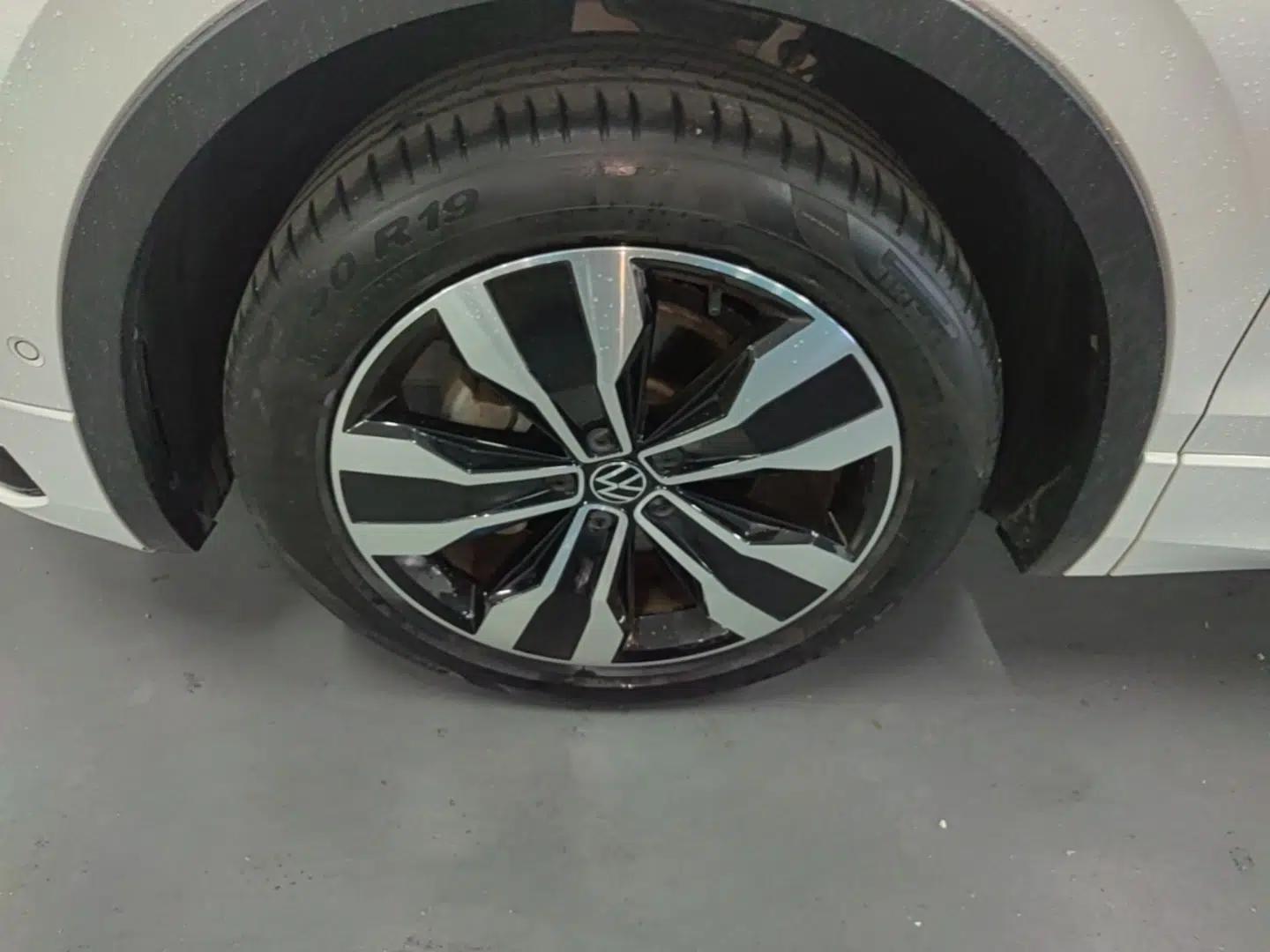Volkswagen Tiguan L 2022 330TSI Automatic Two-Wheel Drive R-Line Enhanced Edition — миниатюра 10