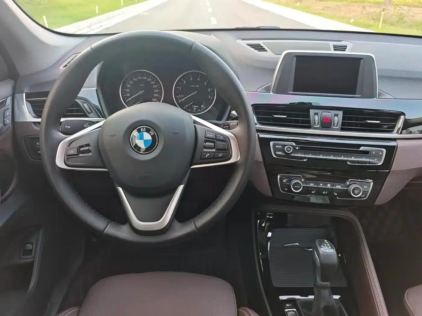 BMW X1 2016 sDrive20Li Luxury — миниатюра 15