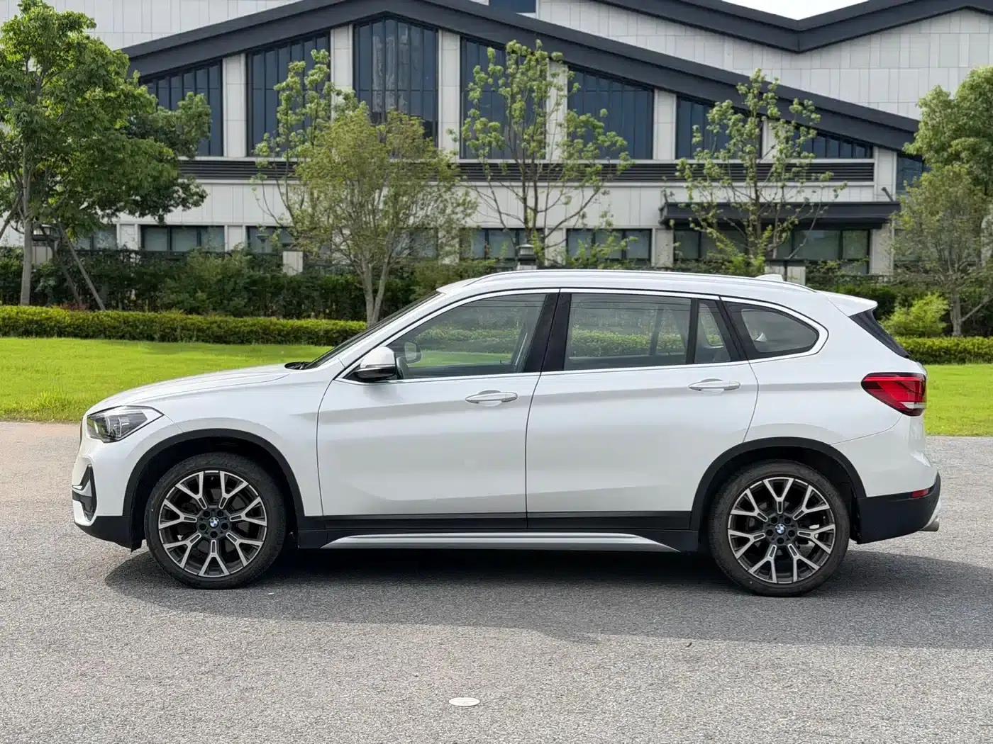 BMW X1 2021 xDrive25Li Premium — миниатюра 5