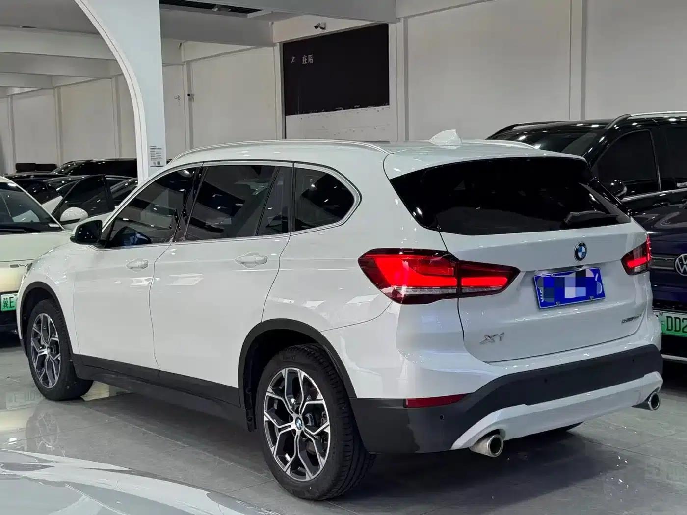 BMW X1 2022 sDrive25Li Leading Edition — миниатюра 4