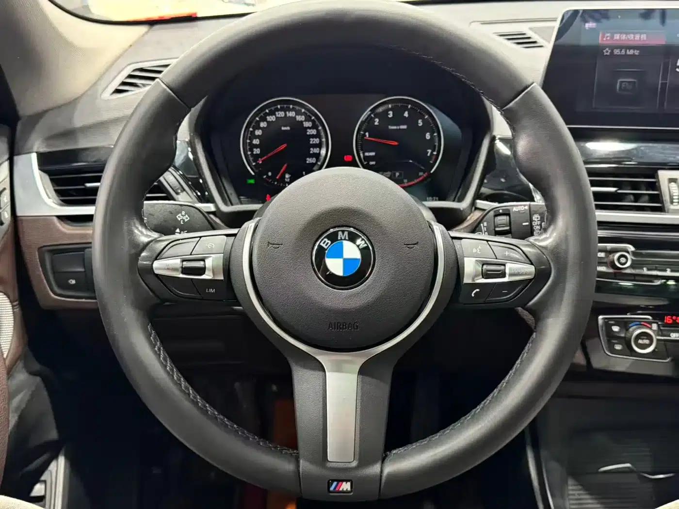 BMW X1 2022 sDrive25Li Leading Edition — миниатюра 9