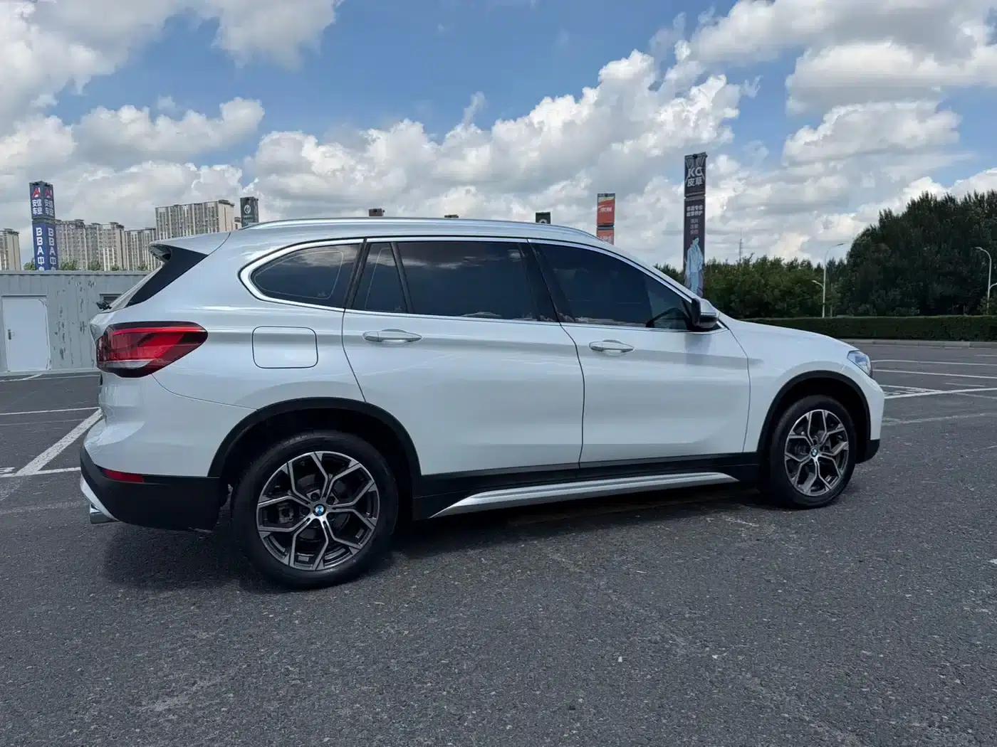 BMW X1 2022 sDrive20Li Fashion Edition — миниатюра 3