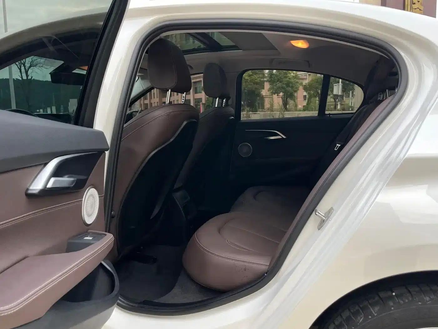 2023 BMW 1 Series 120i M Sport Edition — миниатюра 5