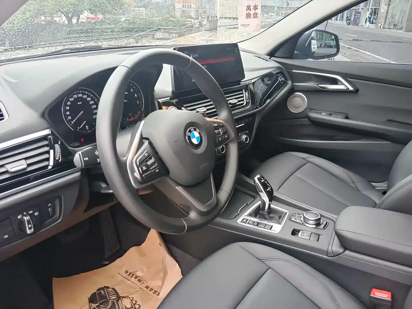 2023 BMW 1 Series 120i M Sport — миниатюра 11