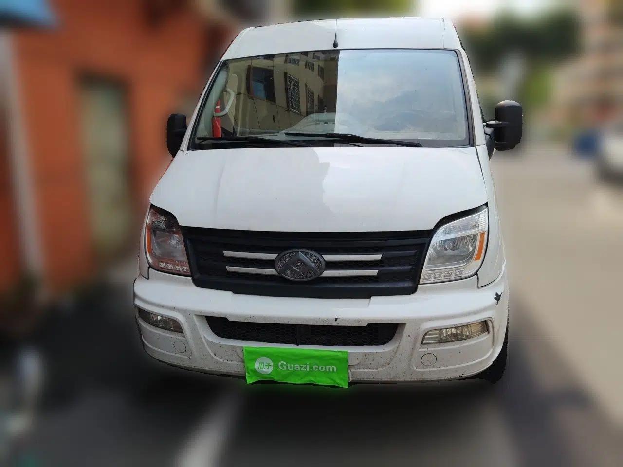 SAIC MAXUS Xintu V80 Datong V80 2022 2.0T Manual Three-Seater Van — миниатюра 2