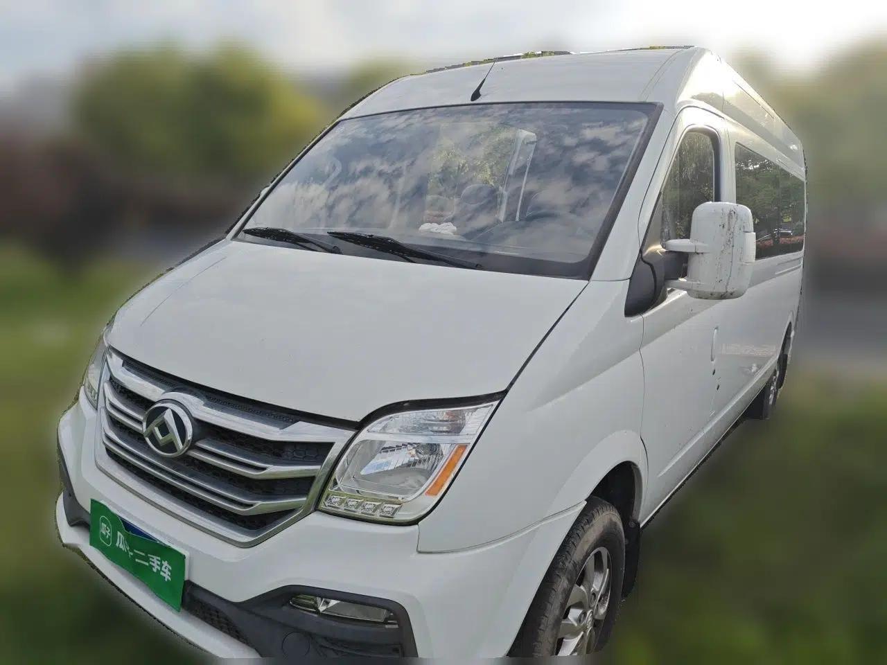 SAIC MAXUS Xintu V80 2021 2.0T PLUS Manual All-Around King Long Wheelbase Mid-Roof Variant with 6/7/8/9 Seats — миниатюра 1
