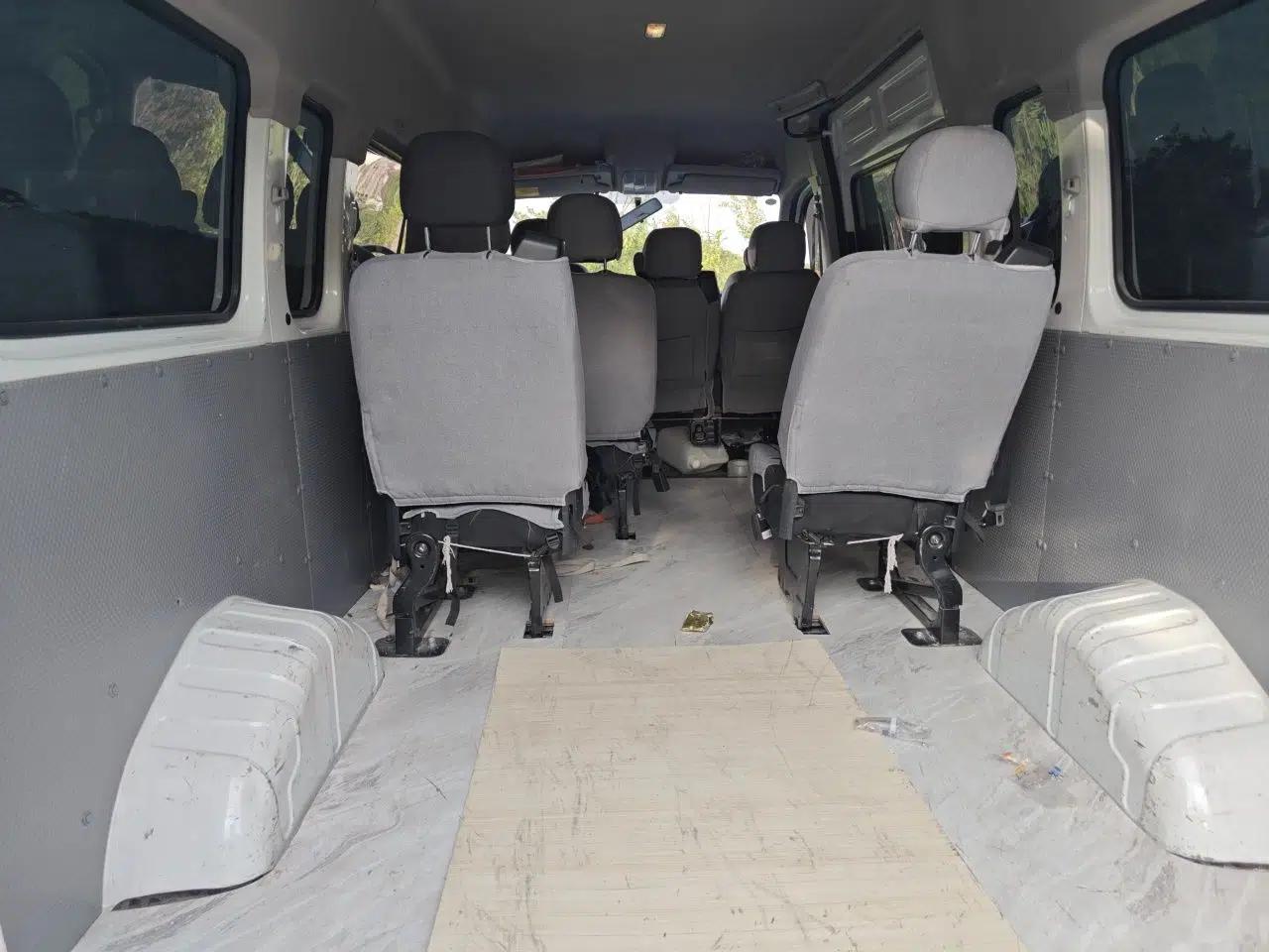 SAIC MAXUS Xintu V80 2021 2.0T PLUS Manual All-Around King Long Wheelbase Mid-Roof Variant with 6/7/8/9 Seats — миниатюра 19