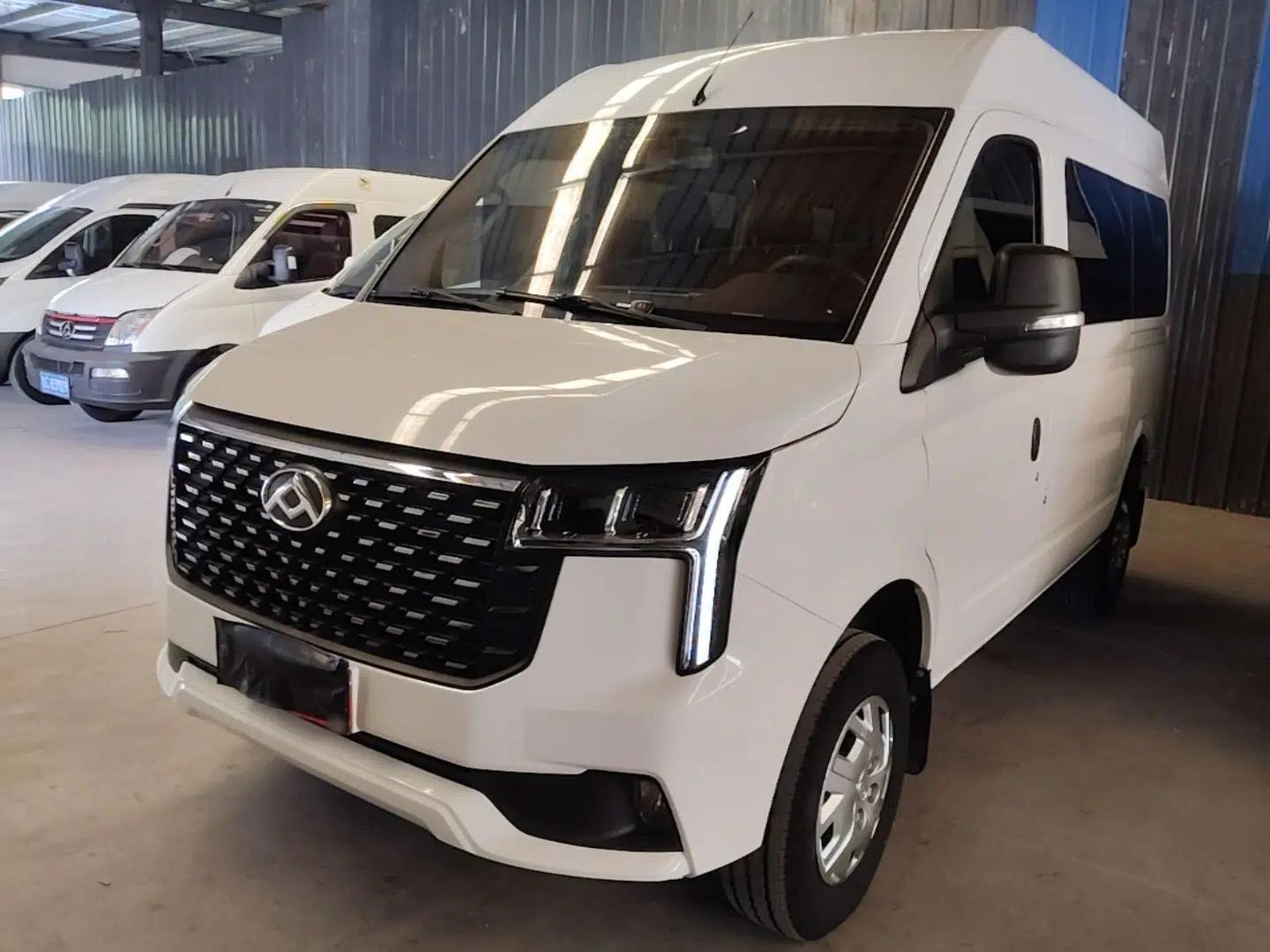 SAIC MAXUS Xintu V80 2023 2.0T Manual Classic Aoyuntong Short Wheelbase Mid-Roof 5/6-Seater — миниатюра 1