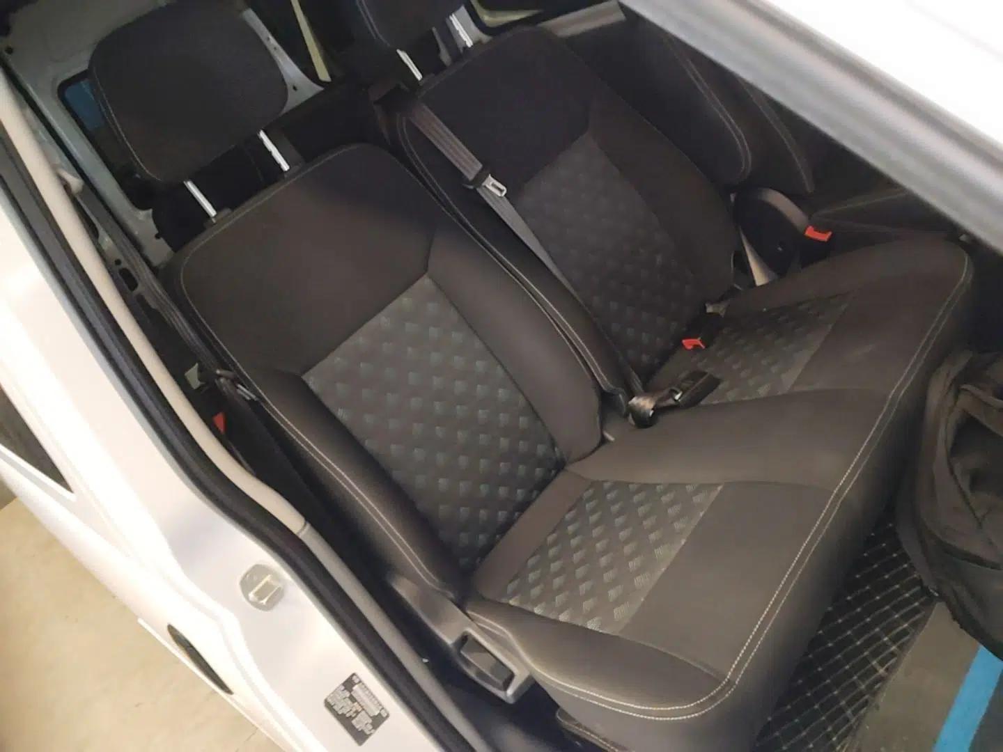 SAIC MAXUS Xintu V80 2023 2.0T Manual Classic Aoyuntong Short Wheelbase Mid-Roof 5/6-Seater — миниатюра 19