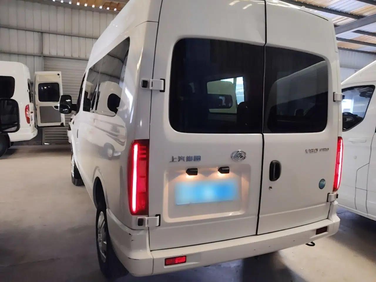 SAIC MAXUS Xintu V80 2023 2.0T Manual Classic Aoyuntong Short Wheelbase Mid-Roof 5/6-Seater — миниатюра 4